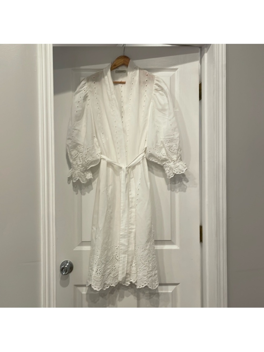 Nocturne White Embroidered
Wrap Mini Dress size 1